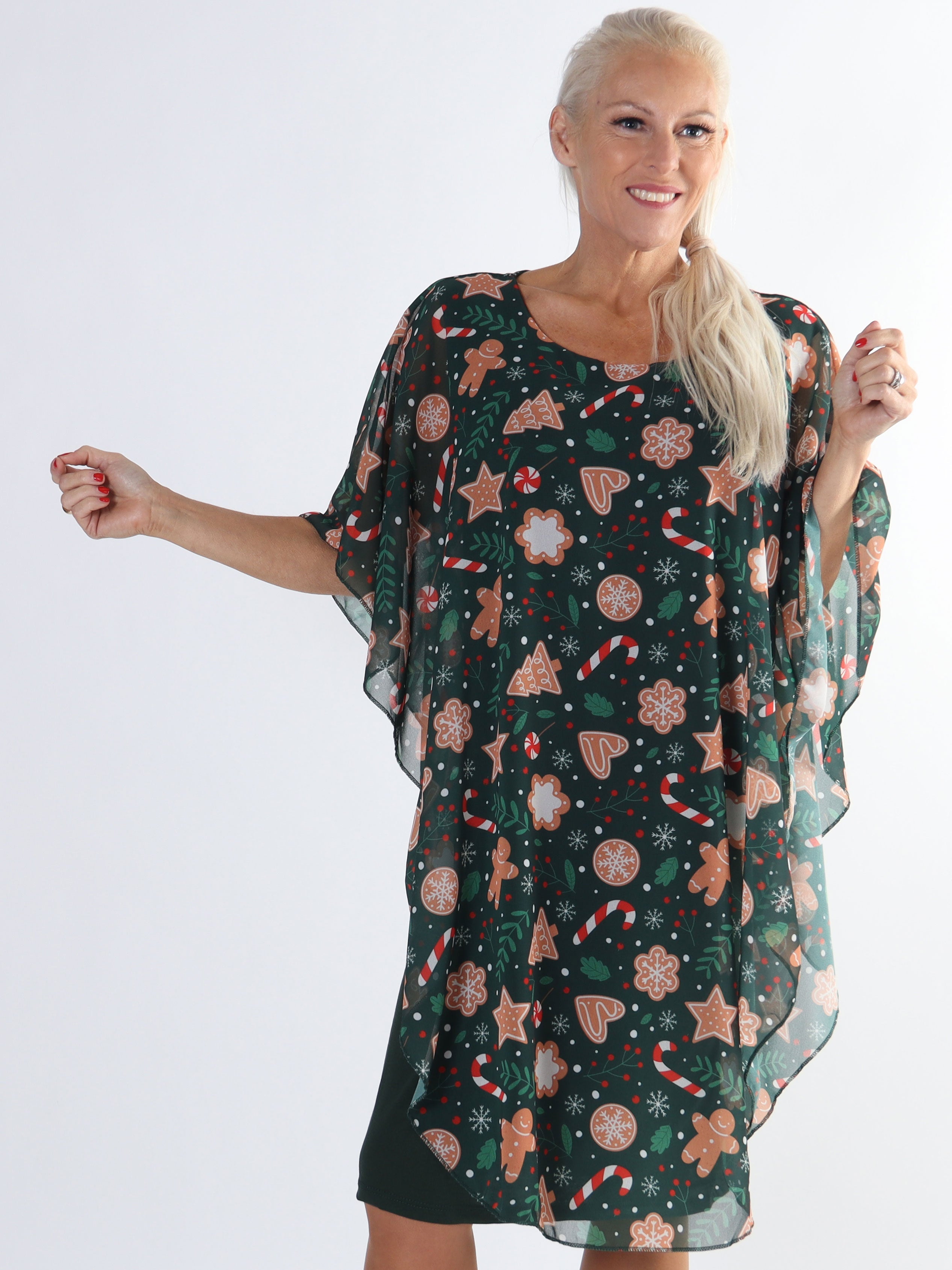 Kenya Christmas - Tunikaklänning i plus size med chiffonglager med julmotiv